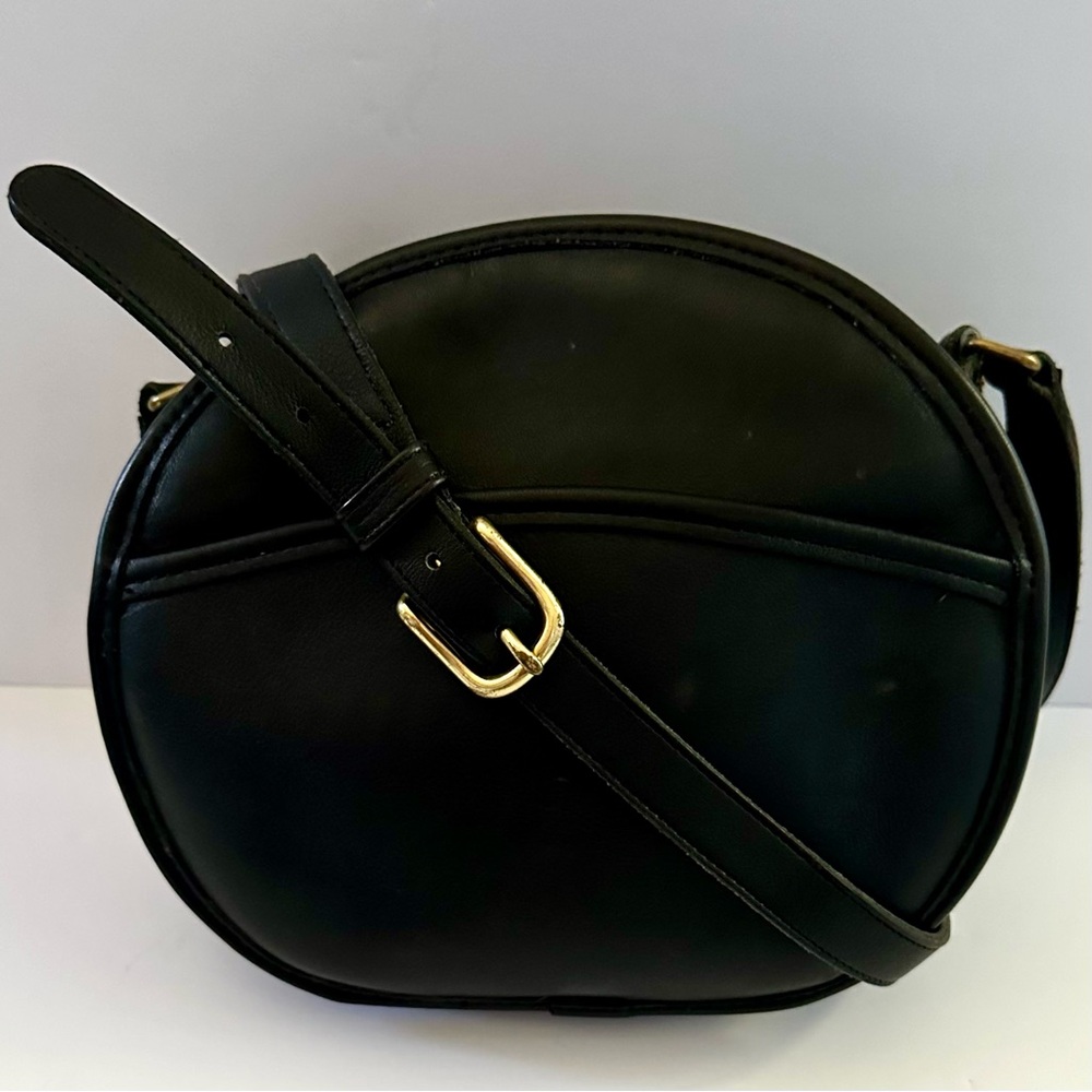 COACH VINTAGE CHESTER CROSSBODY PURSE
Smoking husband